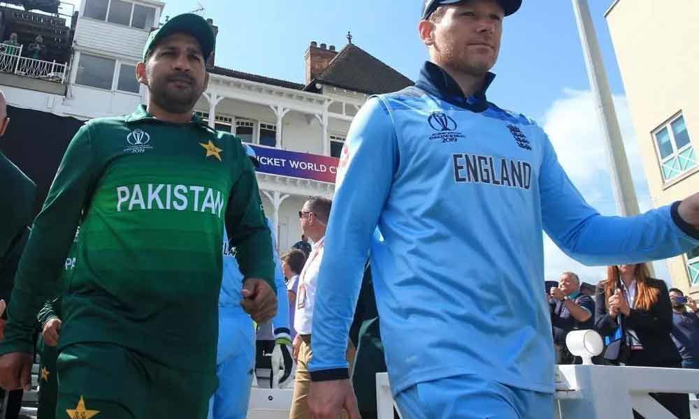 England recall Wood as they bowl against Pakistan