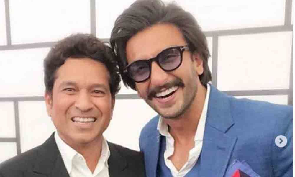 Ranveer poses with Sachin