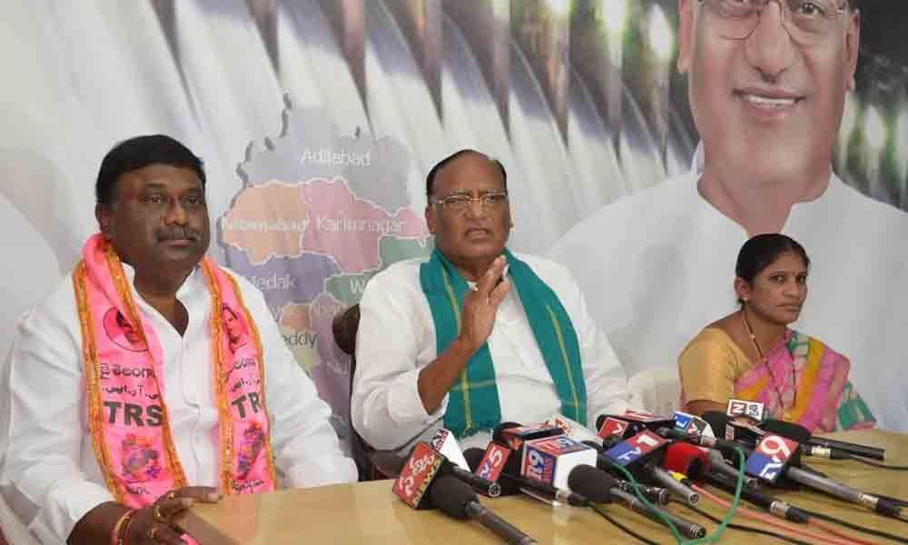 Politics in Nalgonda polluted with Komati brothers entry: Gutha Sukender Reddy