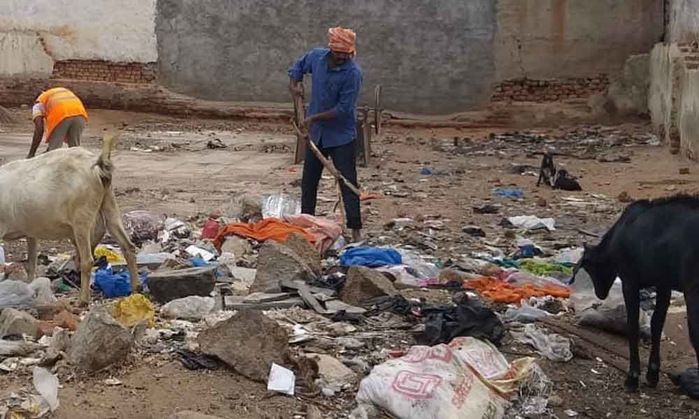 GHMC holds drive to clear garbage pile-up