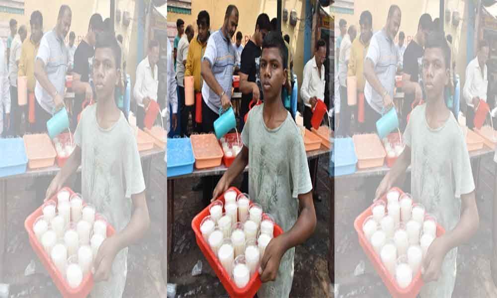 Hindu Utsav Samithi distributes buttermilk