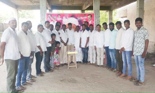 TRS leaders celebrate Harish Raos birthday
