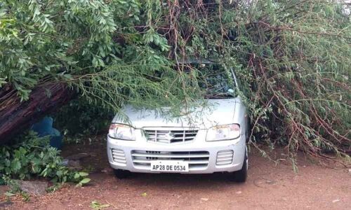 Heavy rains affect normal life in Chevella