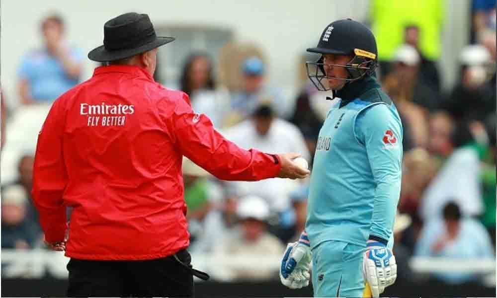 Umpires stopped England, Pakisthan players from forcefully roughing up ball