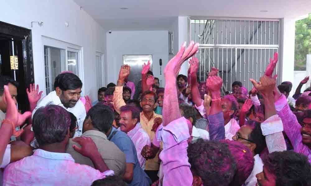 TRS takes fizz out of Congress by winning Parishad polls in erstwhile Nalgonda