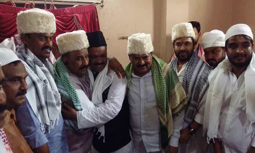 TRS leaders extend Ramzan greetings