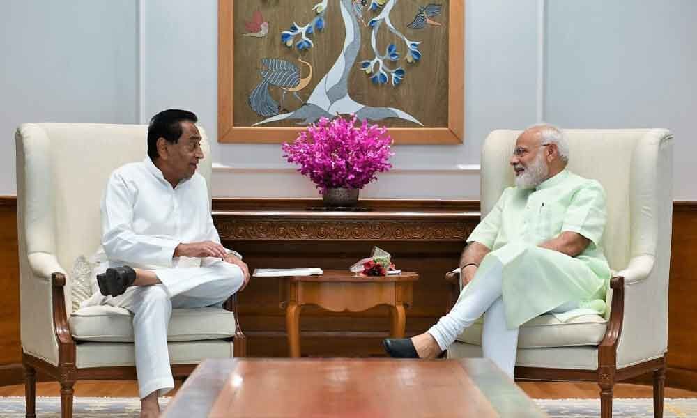 Kamal Nath meets Modi at his residence