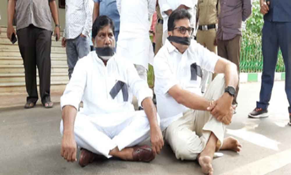 Black-Badge protest at Telangana assembly against CLP merging with TRSLP