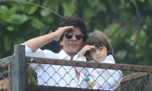 Shah Rukh Khan, son AbRam greet fans on Eid