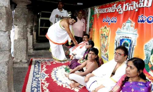 Balaghat Inspector General of Police offers prayers in Vemulawada