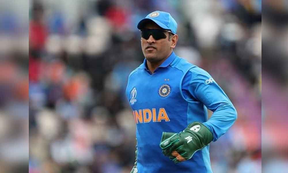 Dhoni not to remove Army insignia from his gloves: CoA chief