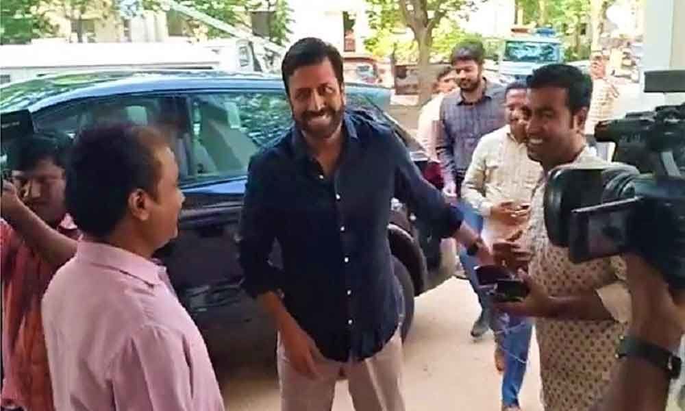 Hyderabad: Ravi Prakash appears before Banjara Hills police