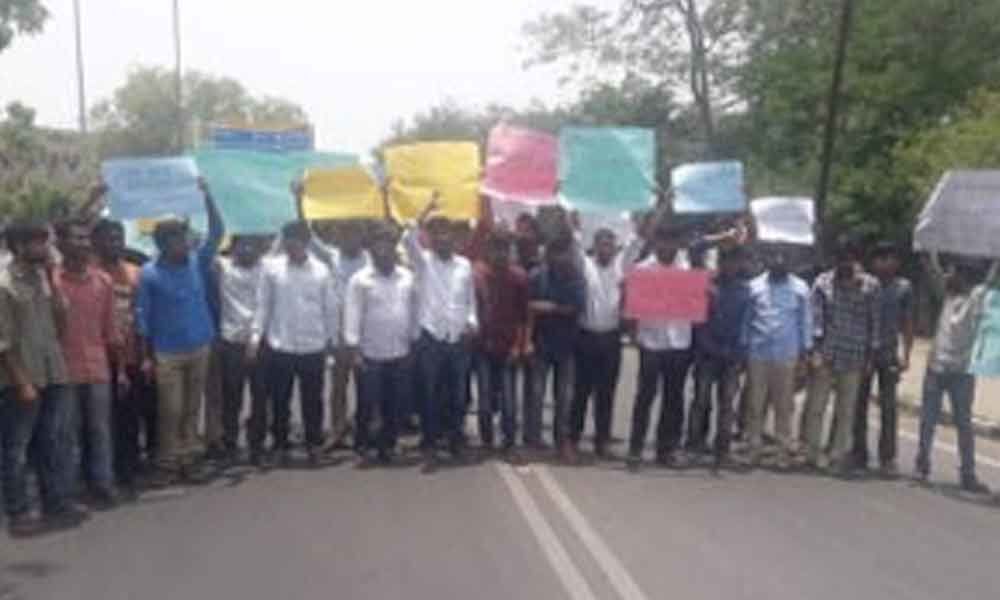 Hyderabad: Students union stage protest at OU against CLP-TRS merge