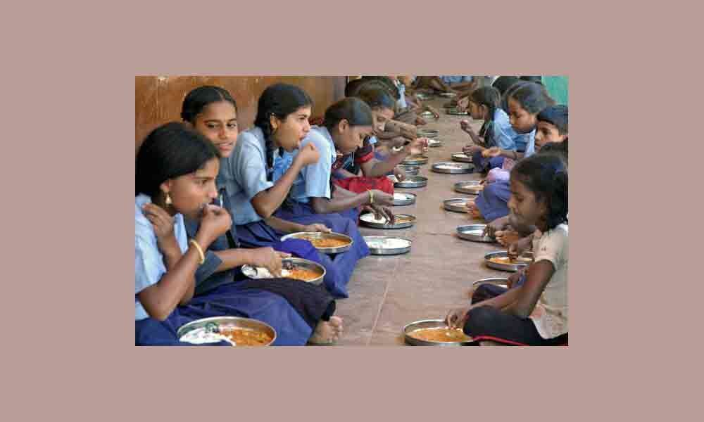 ­All-India Trade Union Congress opposes midday meals by Akshaya Patra in Narayanpet