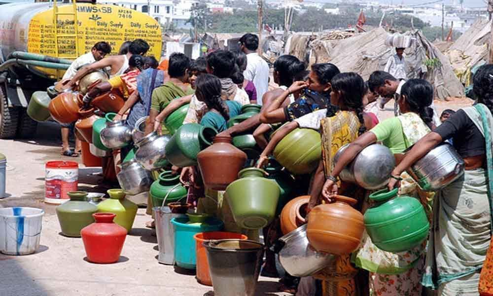 Kondapur residents reel under water crisis