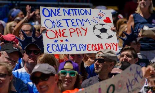 Australian female footballers to earn landmark same base pay as men