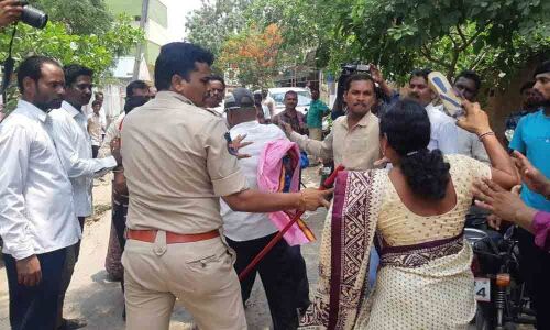 Defected Congress MPTCs face slipper attack in Narsampet
