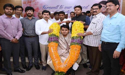 Officials felicitate outgoing Collector