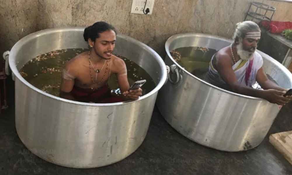 Indian Jugaad : Priests sit in tubs of water while performing Puja, Twitterati bursts into laughter