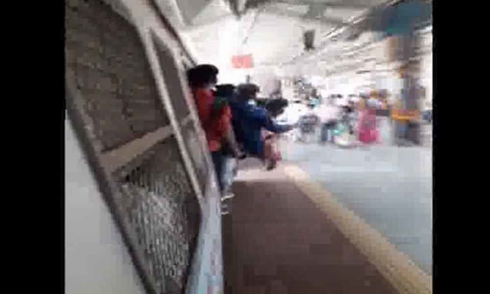 Mumbai minor boys perform stunts on local train, 2 nabbed