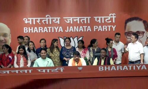 17 Darjeeling councillors join BJP
