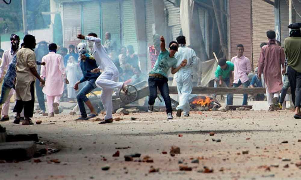 Six injured in stone-pelting during clash in Uttar Pradesh