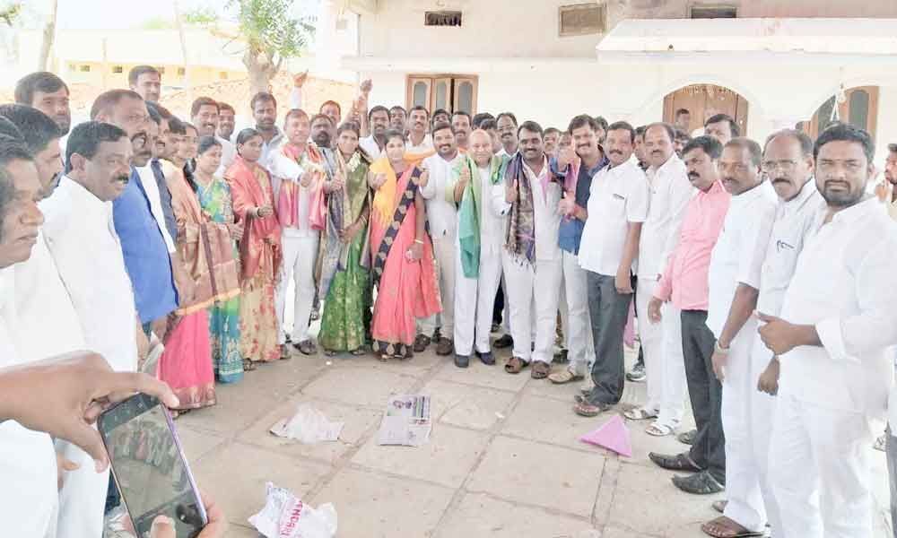 TRS leaders felicitate ZP Chairperson