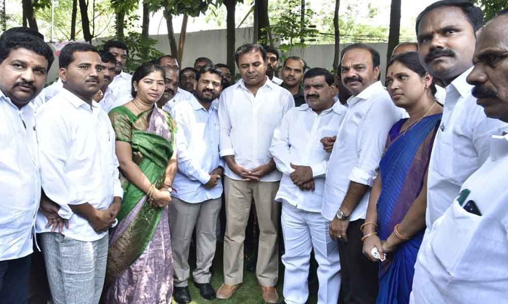 TRS leaders call on KTR