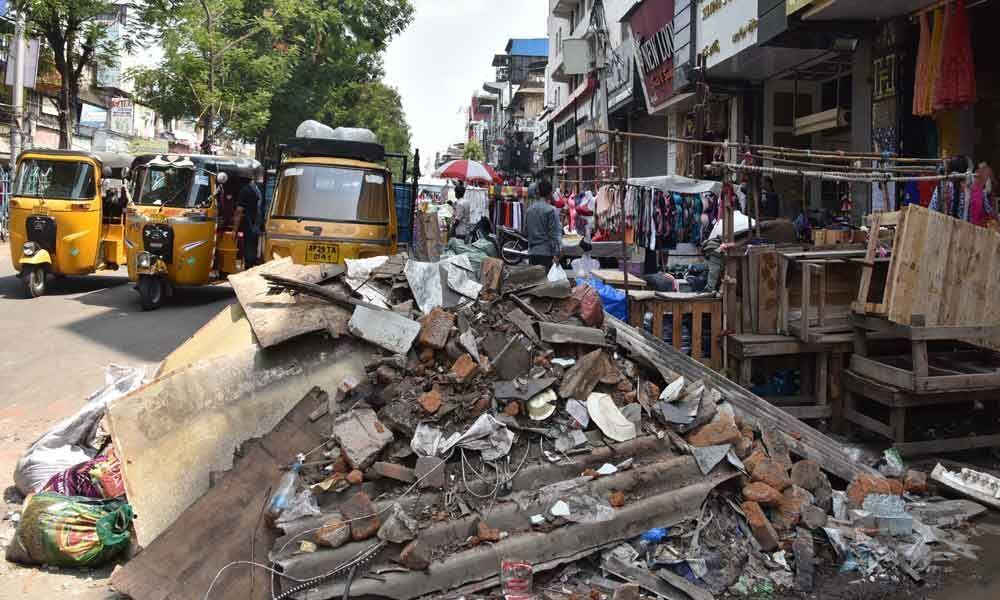 Resident raise stink over unattended debris