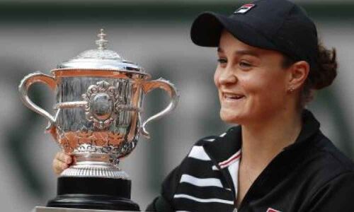 Barty routs Vondrousova to win French Open