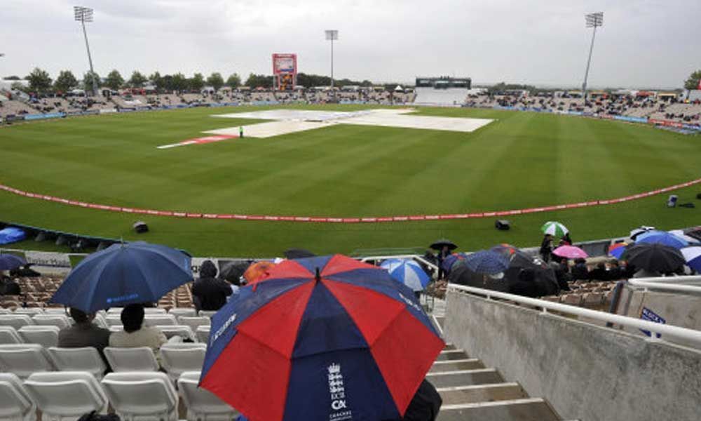Rain stops play in Southampton