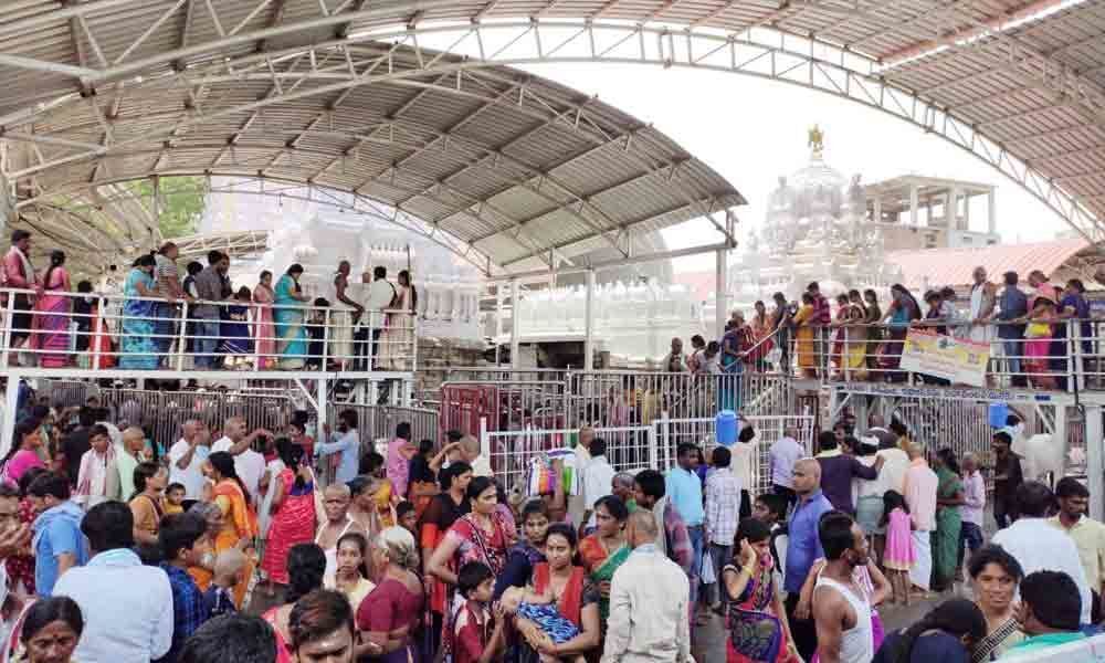 Too many devotees crowd in Vemulawada Rajanna temple