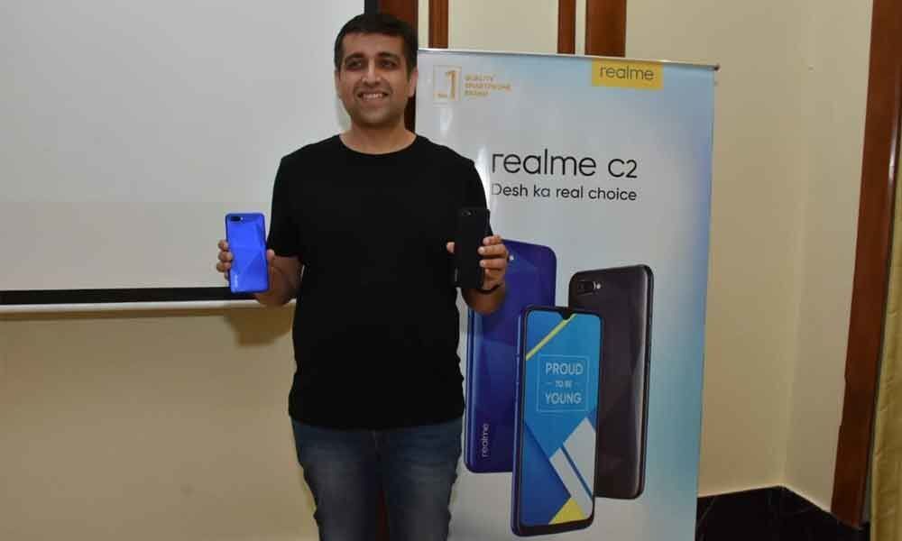Smartphone maker Realme bets on offline sales