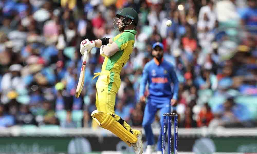 Kohli stops Indian fans from booing Smith, shows class