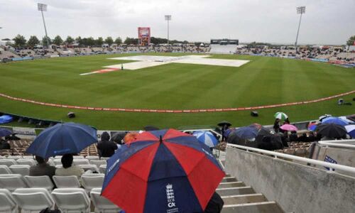 Rain stops play in Southampton