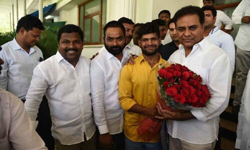 TS Mountaineer Tirupati Reddy meets KTR