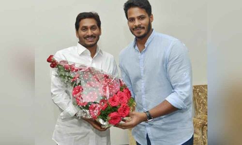 Karnataka CMs son Nikhil Gowda meet YS Jagan