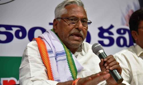 Congress MLC flays government for poor standards in schools