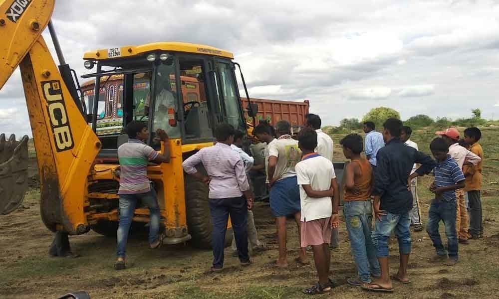 Villagers foil illegal sand mining