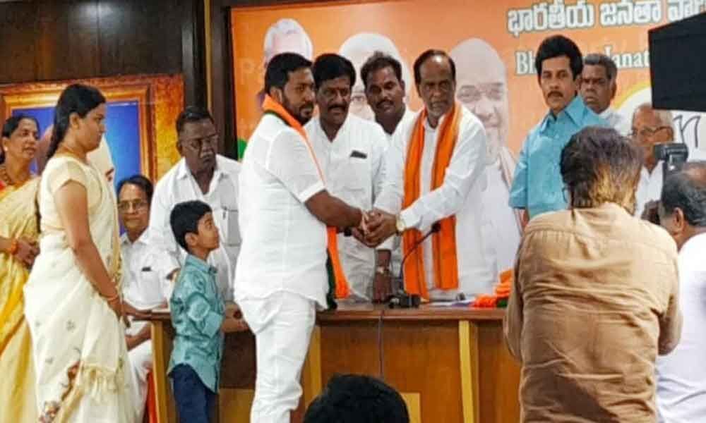 TRS leaders, 200 activists join BJP