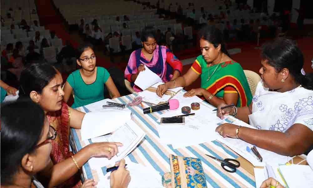 Girl students keen to join Sri Padmavati Mahila Visvavidyalayam in Tirupati