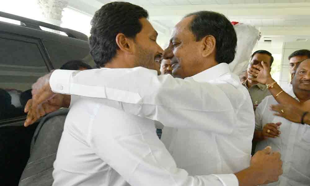 KCR invites Jagan, Fadnavis for opening of Kaleshwaram