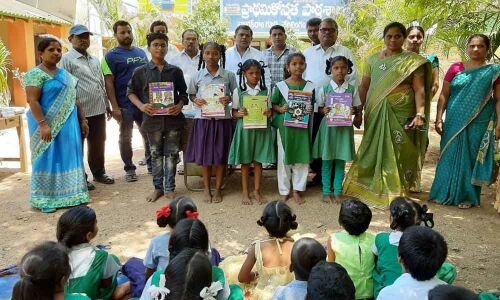 Corporator Komirisetty Saibaba distributes books