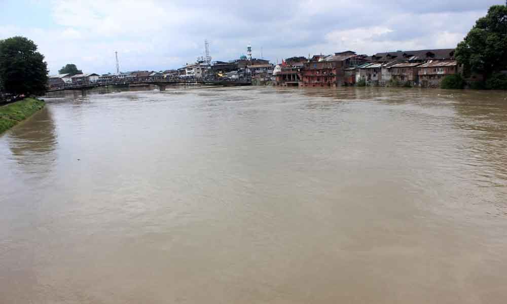 Jhelum river water breaches flood alarm level in Kashmir