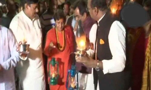 Pragya Thakur, BJP workers protest against recurrent power cuts in MP