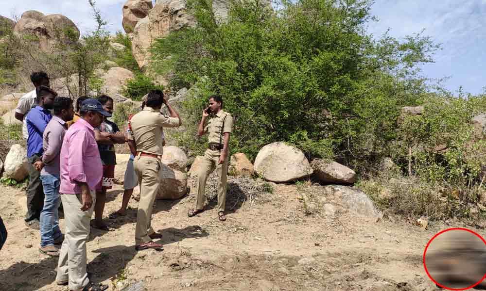 Dead body found near temple in Kurnool district