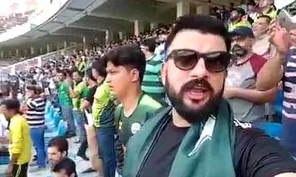 Pakistan fan sings Indian national anthem, wins hearts