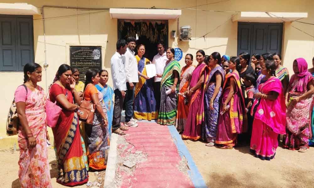 TS Govts turning blind to Anganwadi staff issues