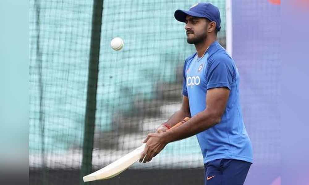 ICC CWC19: Vijay Shankar suffers injury scare during practice session