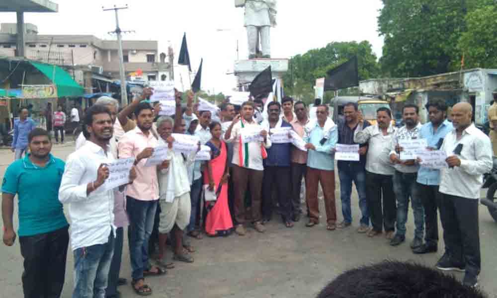 Congress stages protest against Kaleshwaram project in Kagaznagar
